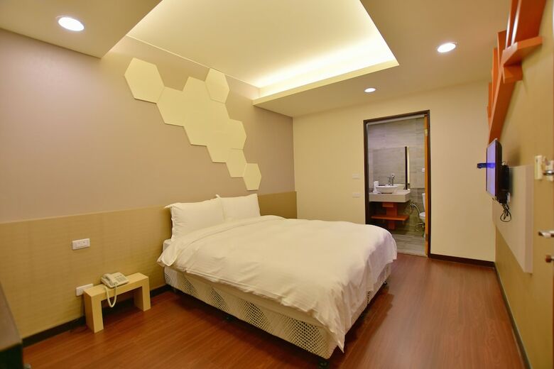 Ruocing Hot Spring Hotel