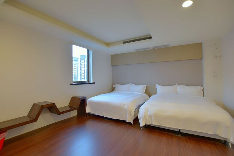 Ruocing Hot Spring Hotel