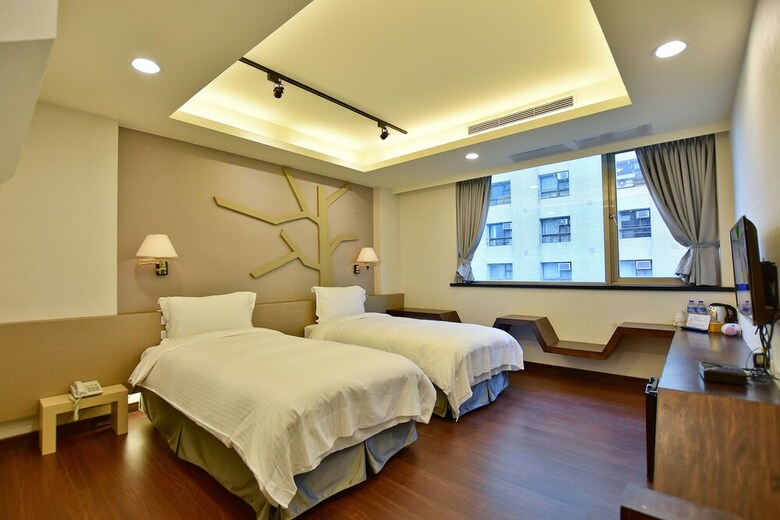 Ruocing Hot Spring Hotel