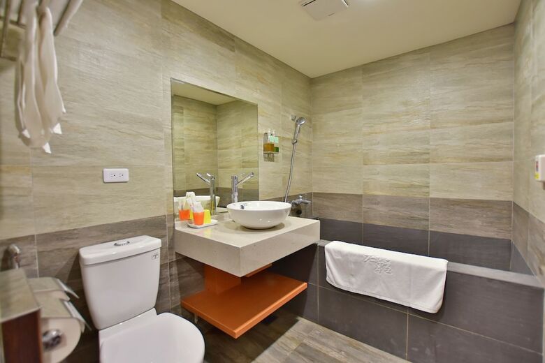 Ruocing Hot Spring Hotel