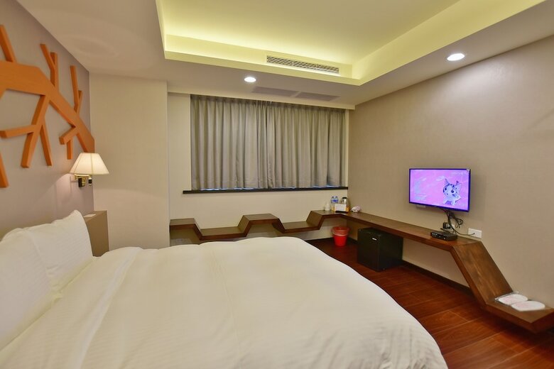 Ruocing Hot Spring Hotel