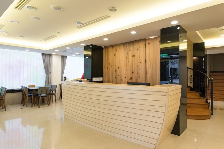 Ruocing Hot Spring Hotel