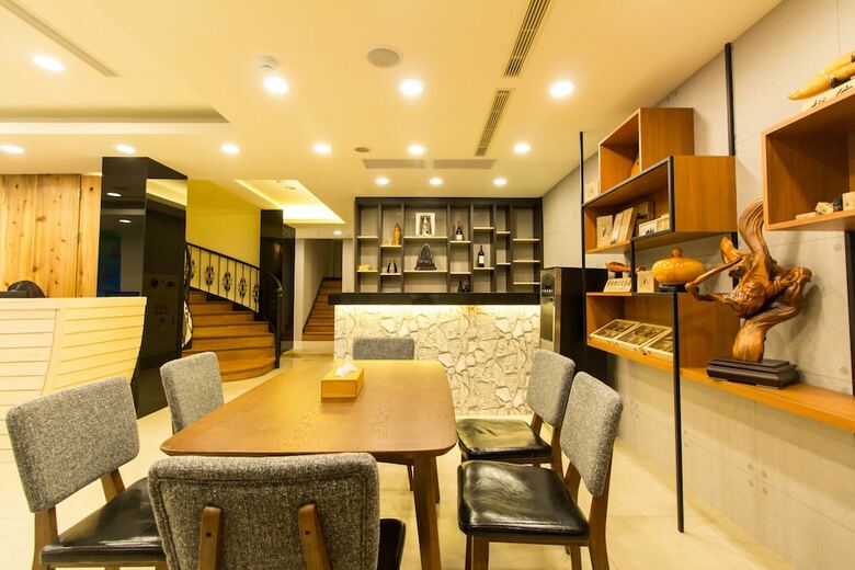 Ruocing Hot Spring Hotel