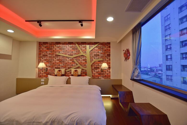 Ruocing Hot Spring Hotel