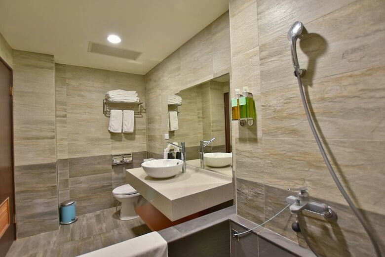 Ruocing Hot Spring Hotel