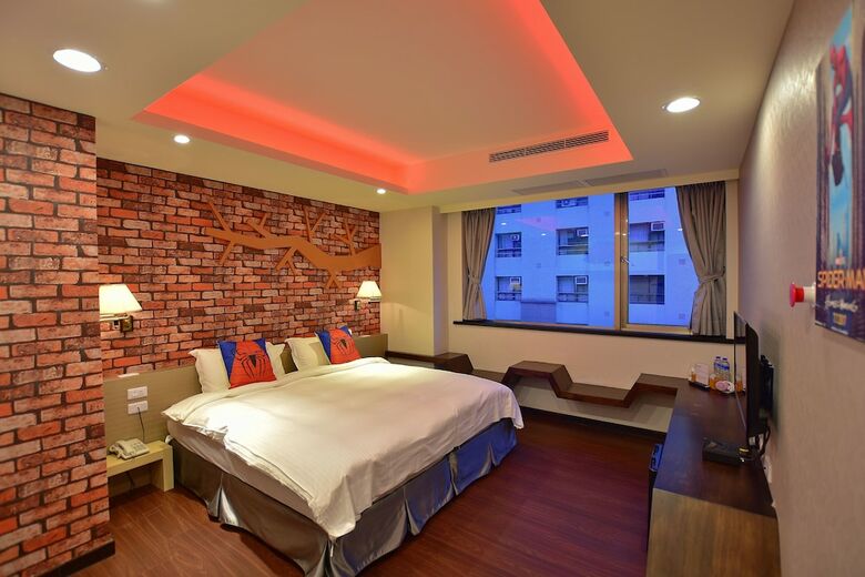 Ruocing Hot Spring Hotel