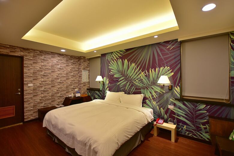 Ruocing Hot Spring Hotel