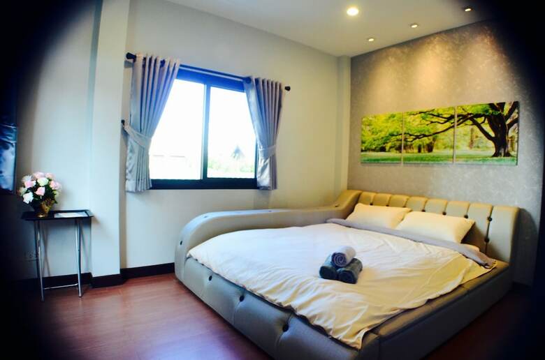 Hotel 3 Bedroom House @skytrain