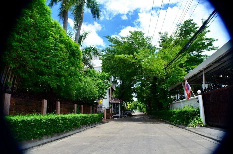 Hotel 3 Bedroom House @skytrain