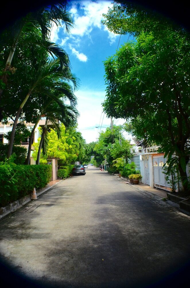 Hotel 3 Bedroom House @skytrain