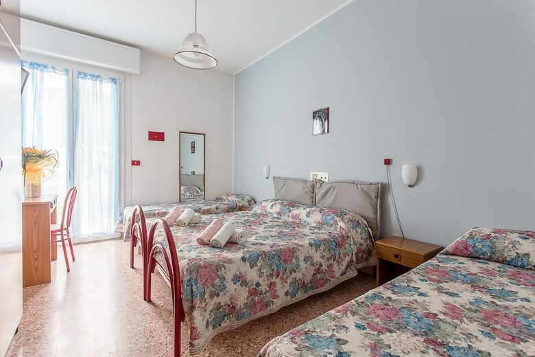 Hotel Holiday