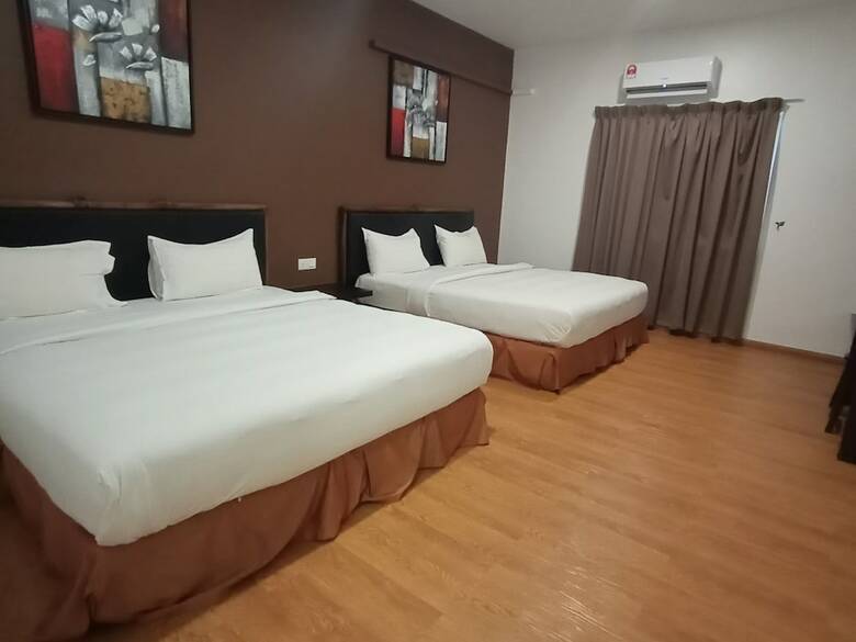 Oyo 89915 East Mount Hotel