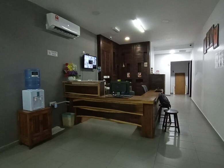 Oyo 89915 East Mount Hotel