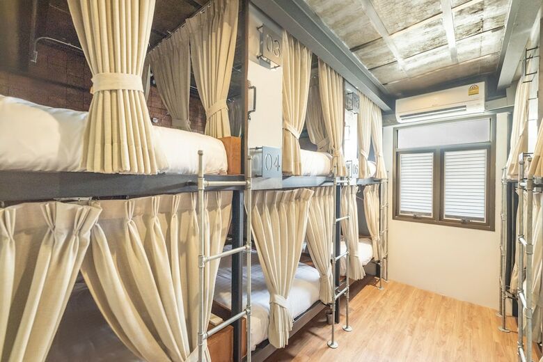 Hostal Oyo 704 Siam Plug In Hostel