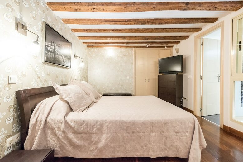 Apartamentos Duplex 2 Dormitorios En Malasa�a