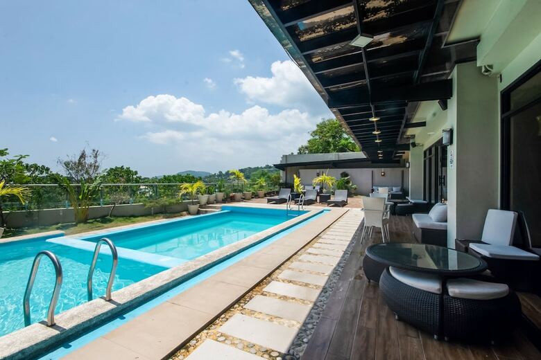 Capitol O 261 Rumah Highlands Hotel