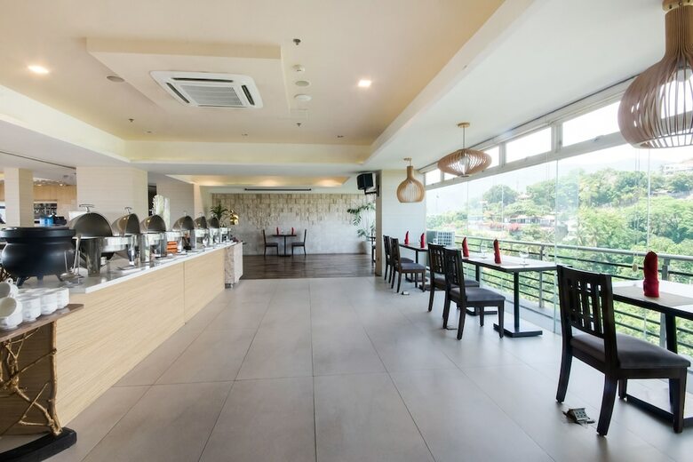 Capitol O 261 Rumah Highlands Hotel