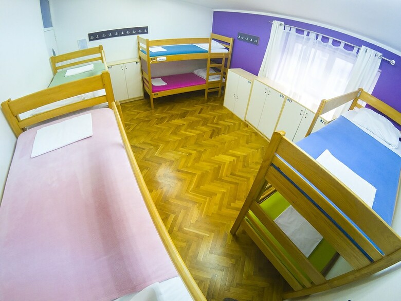 Hostal Whole Wide World Hostel & Bar