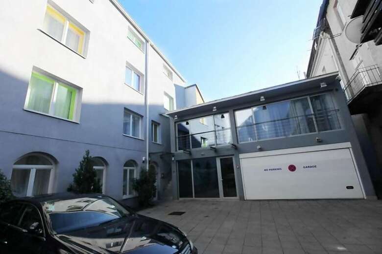 Hostal Whole Wide World Hostel & Bar