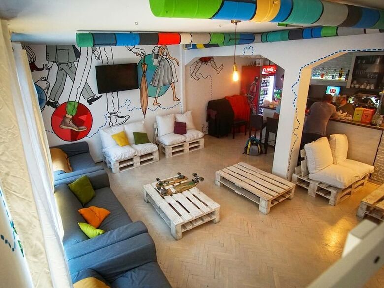 Hostal Whole Wide World Hostel & Bar