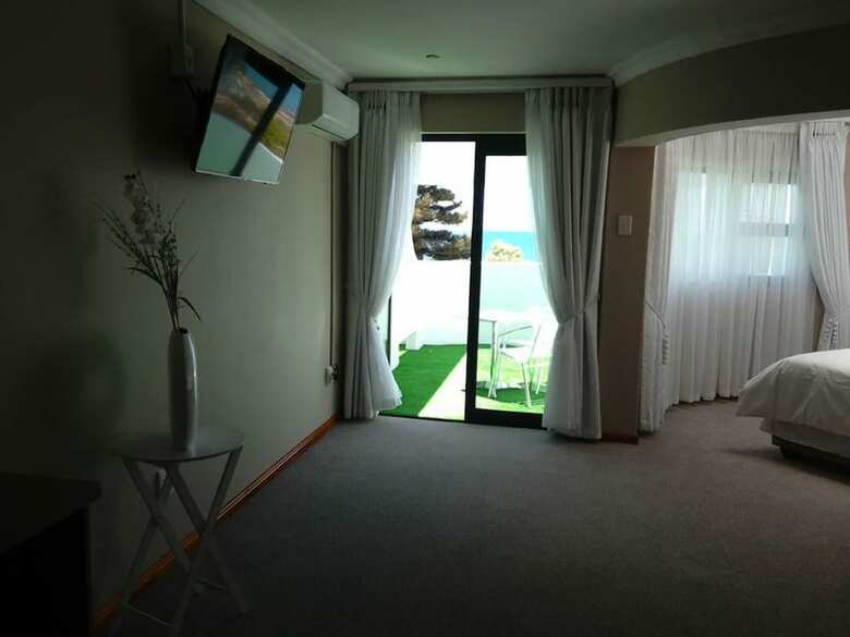 St Helena Bay Hotel