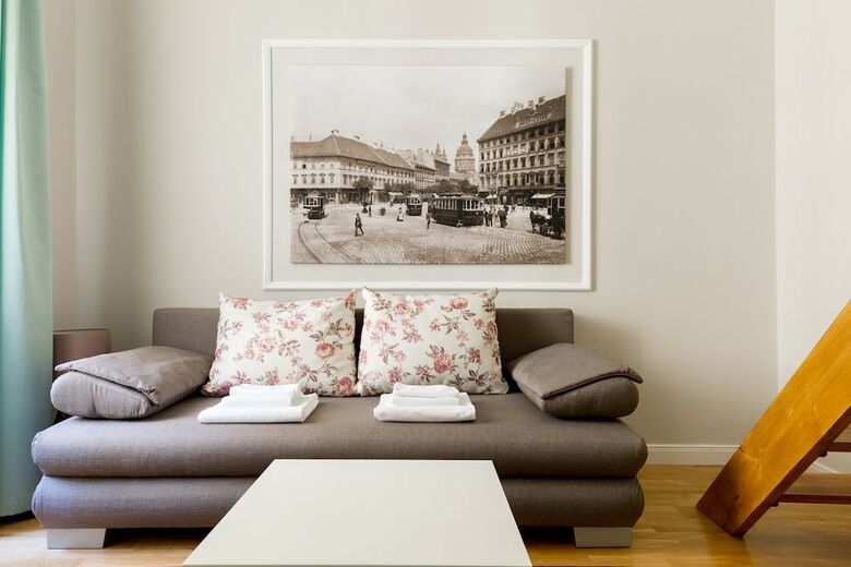 Lisianthus Apartments