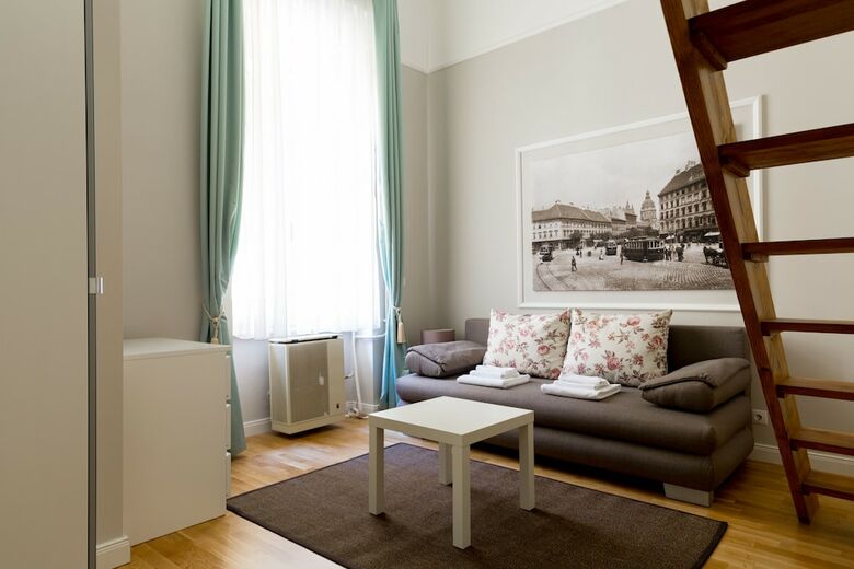 Lisianthus Apartments