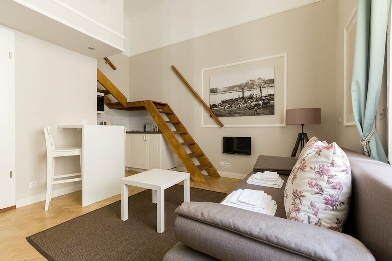 Lisianthus Apartments