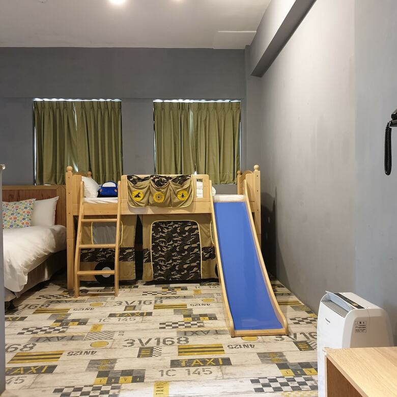 Slow Wow Hot Spring Hotel
