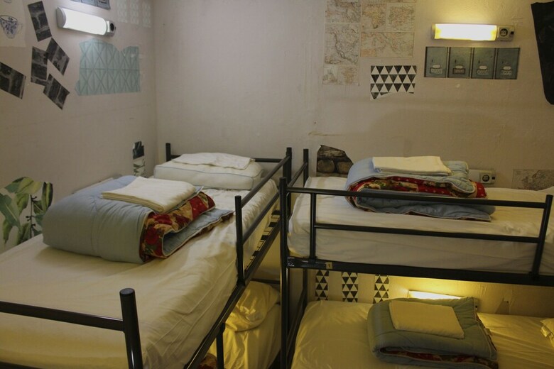 Hostal The Golden Stork - Hostel
