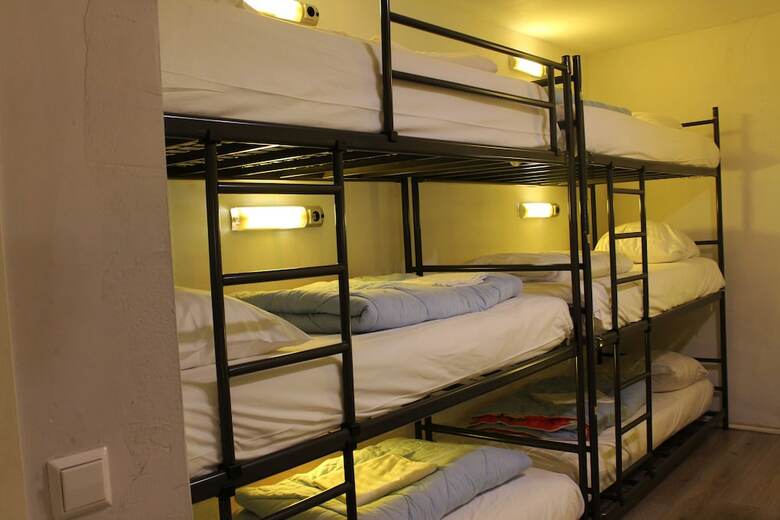 Hostal The Golden Stork - Hostel