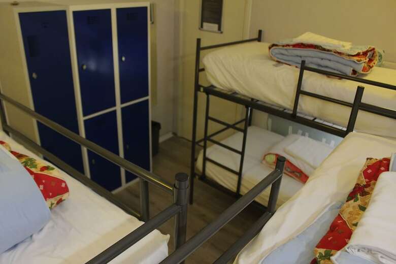 Hostal The Golden Stork - Hostel