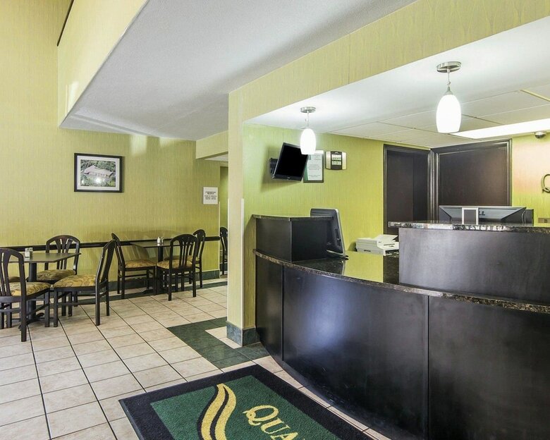 Hotel Quality Inn West