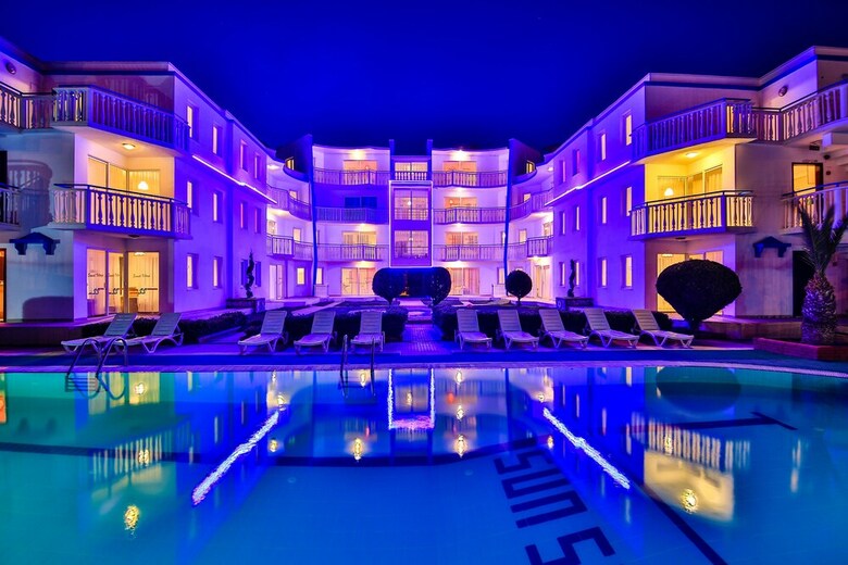 Sunset Village Apart Hotel