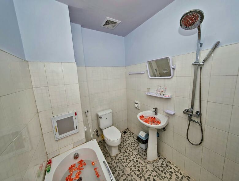 Shwe Hnin Si Hotel