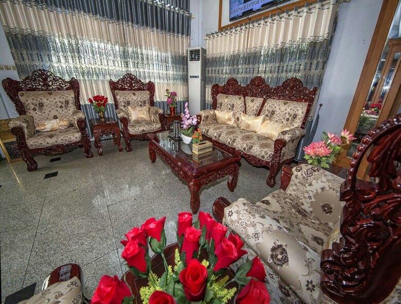 Shwe Hnin Si Hotel