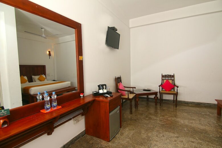 Hotel Travelers Lodge By City Hub