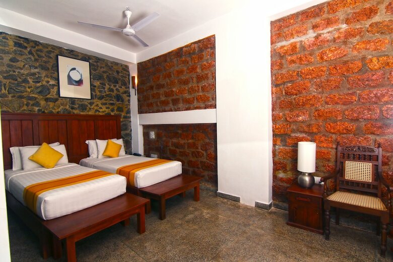 Hotel Travelers Lodge By City Hub