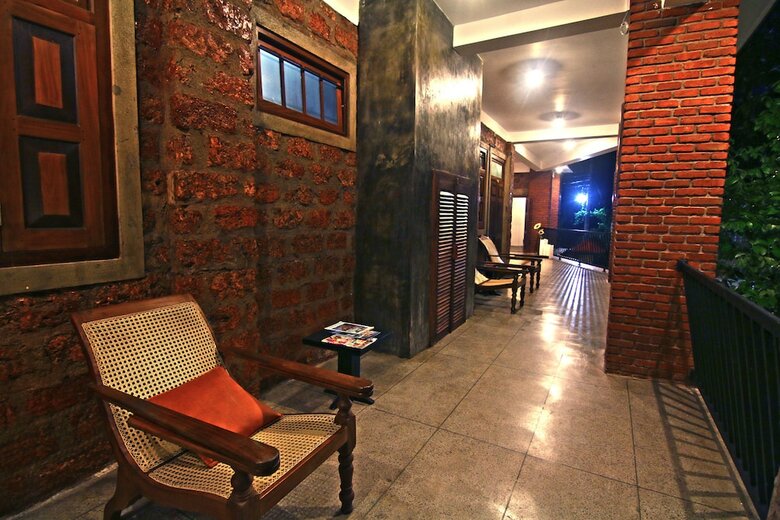 Hotel Travelers Lodge By City Hub