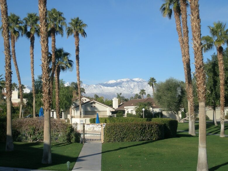 Hotel Desert Breezes Resort