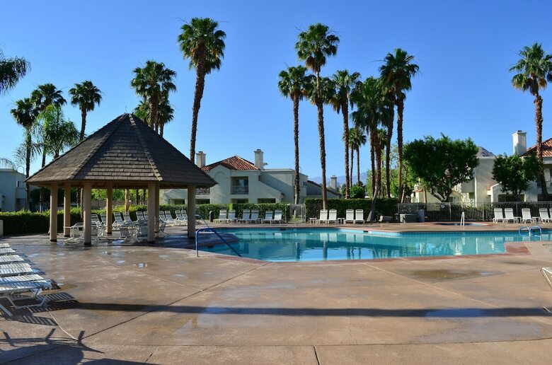 Hotel Desert Breezes Resort