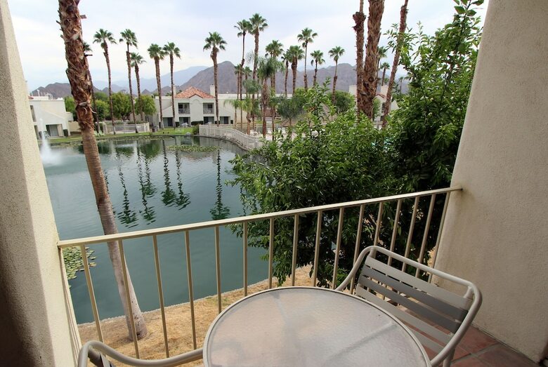 Hotel Desert Breezes Resort