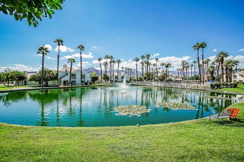 Hotel Desert Breezes Resort