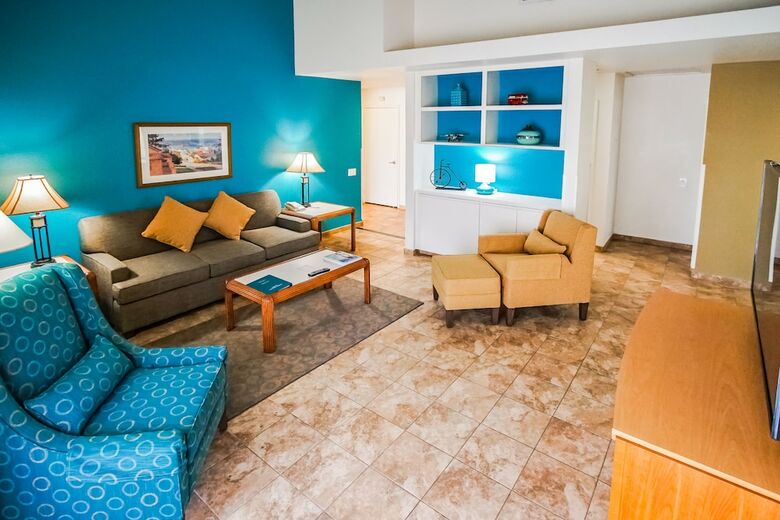 Hotel Desert Breezes Resort