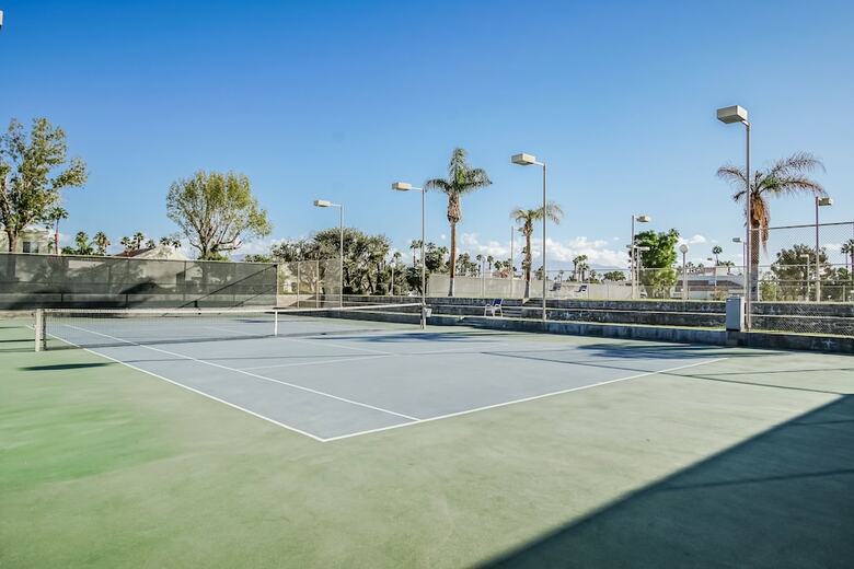 Hotel Desert Breezes Resort