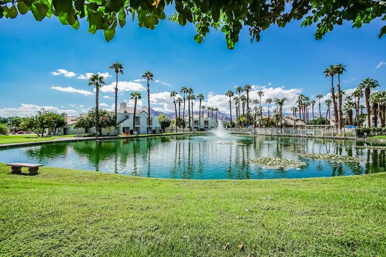 Hotel Desert Breezes Resort