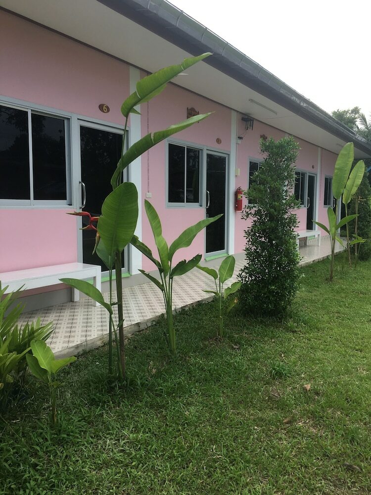 Hotel Ban Suan Kru Kob