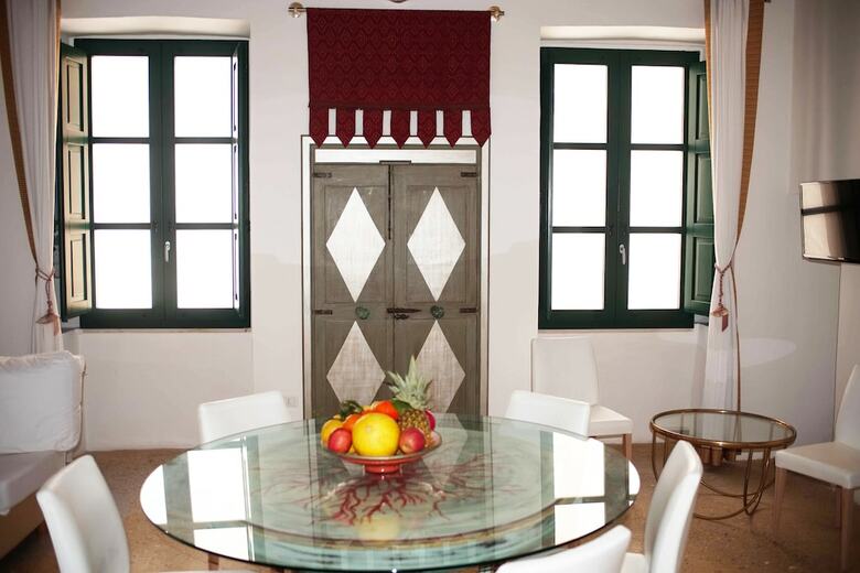 Salapolis Luxury Apartments