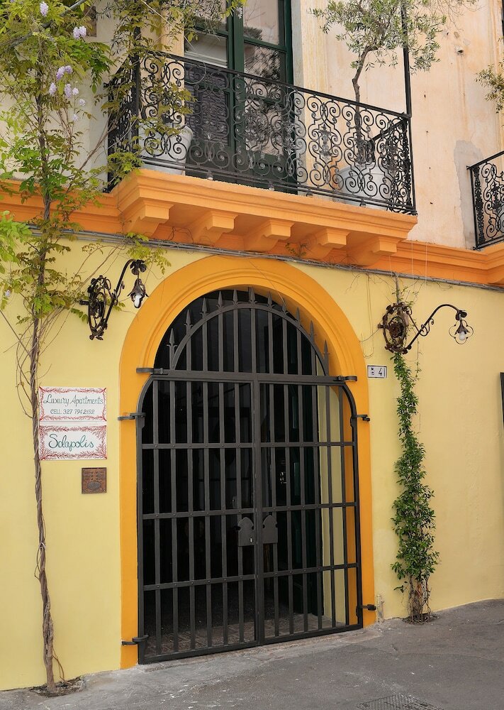 Salapolis Luxury Apartments