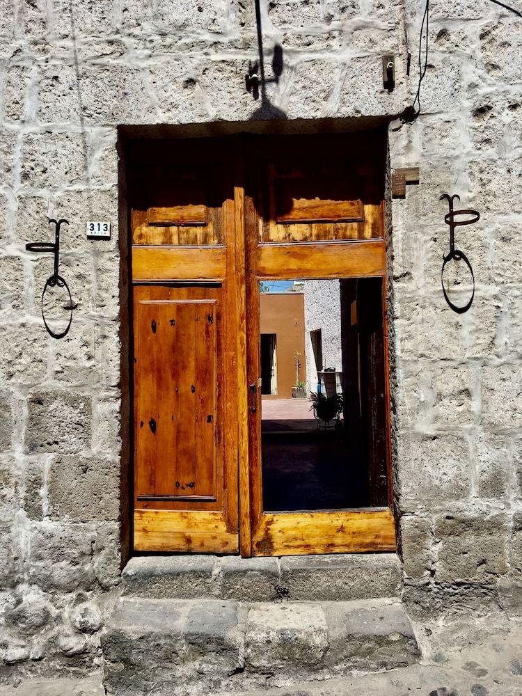 Hostal Lion Aqp Hostel